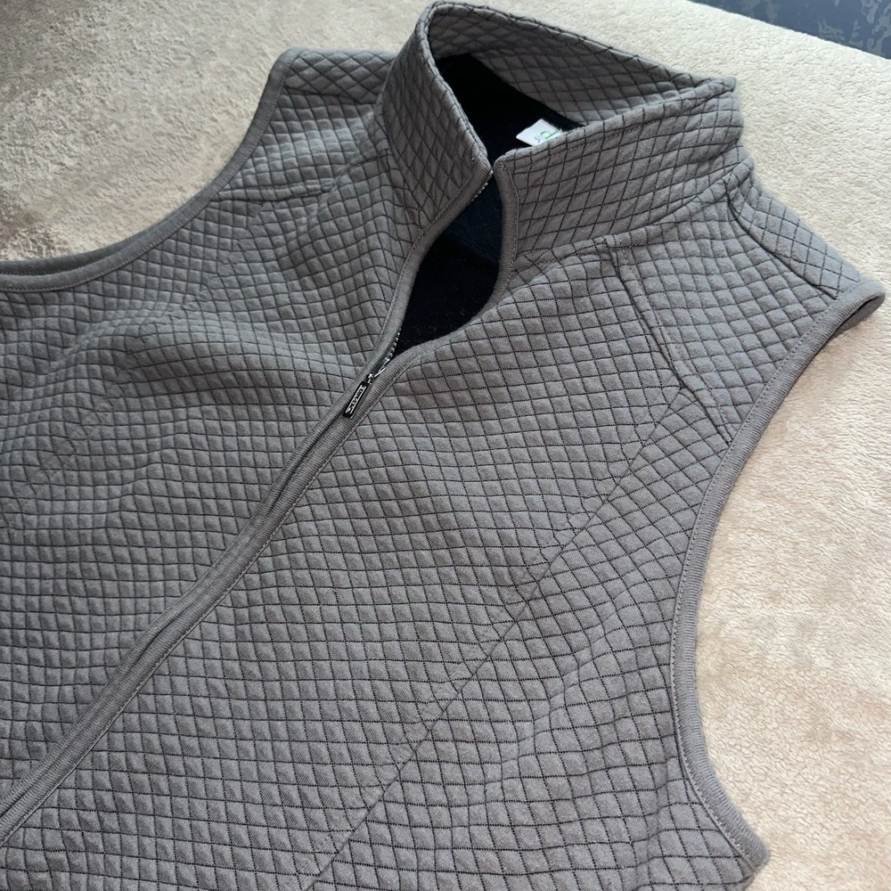 D & Co. ACTIVE Women's Gray Quilted Full Zip Vest w/ Pockets Size 1X